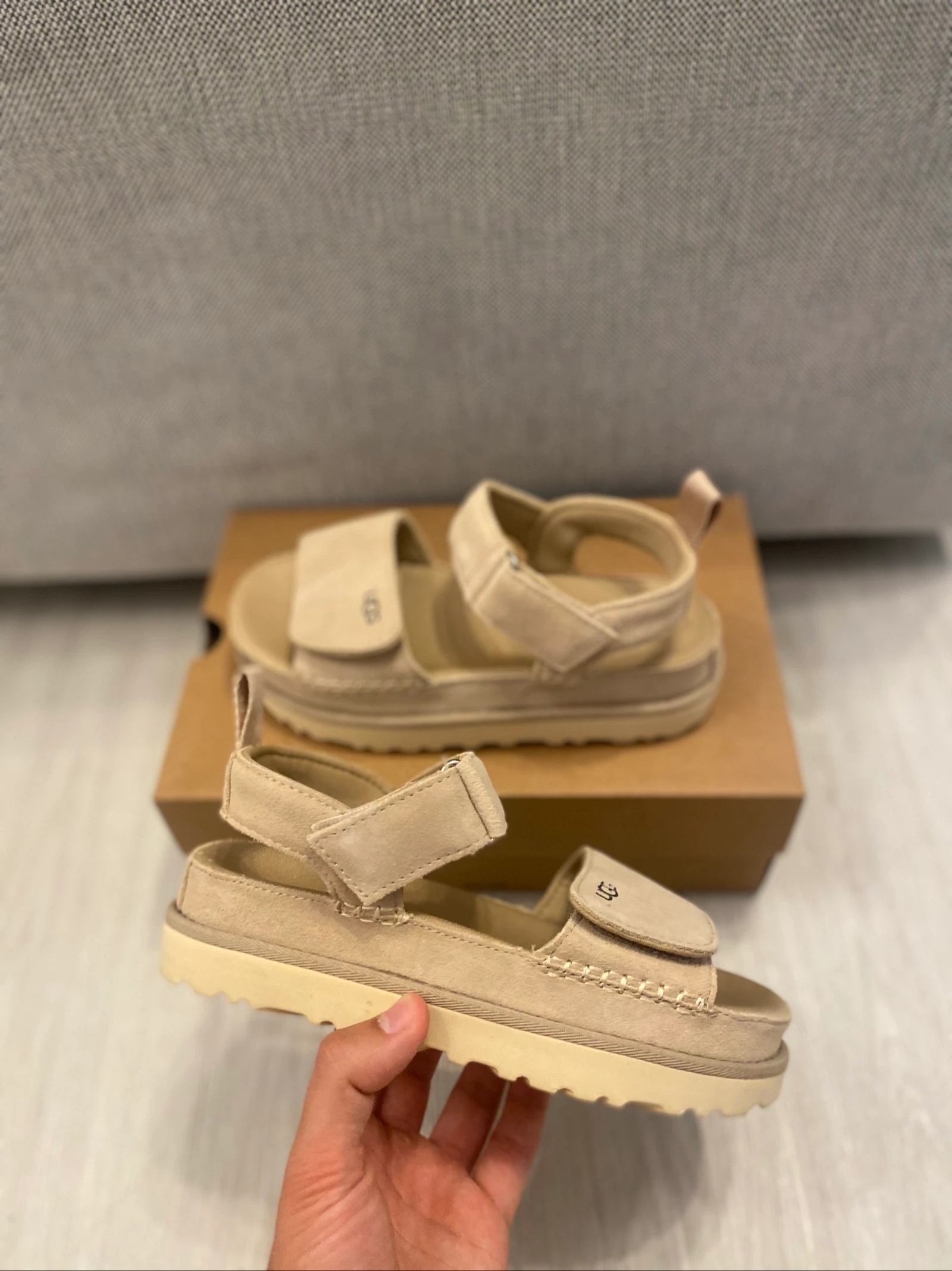 Beige UGG GoldenStar Sandals Size 36 – photo 2